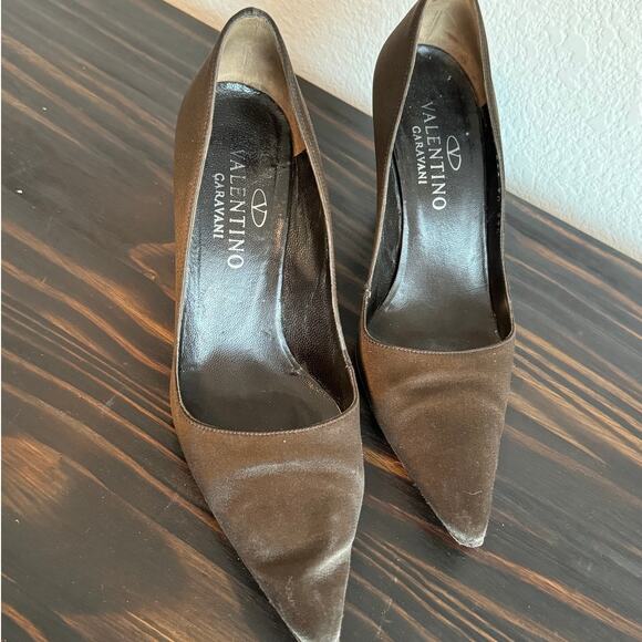 Valentino Garavani Vintage Chocolate Brown Classic Satin Pumps - Picture 11 of 12
